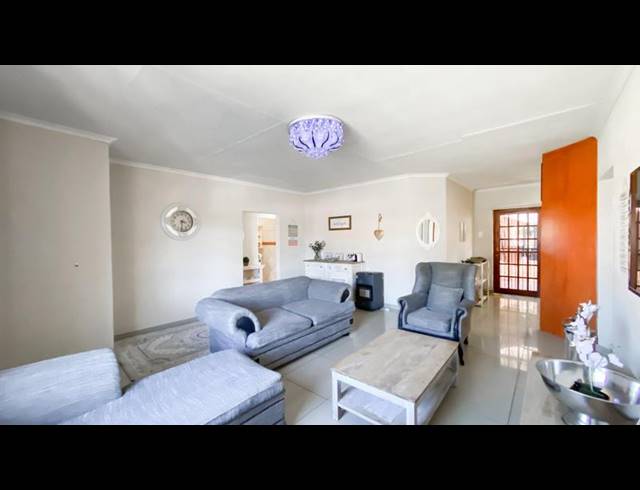 3 BEDROOM TOWNHOUSE FOR SALE IN NEWMARKET